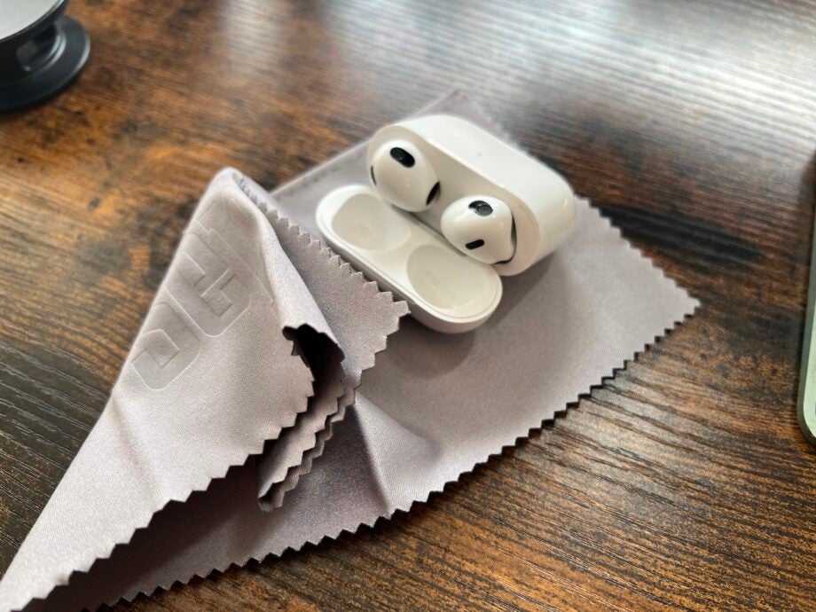 AirPods cleaning Use a cloth