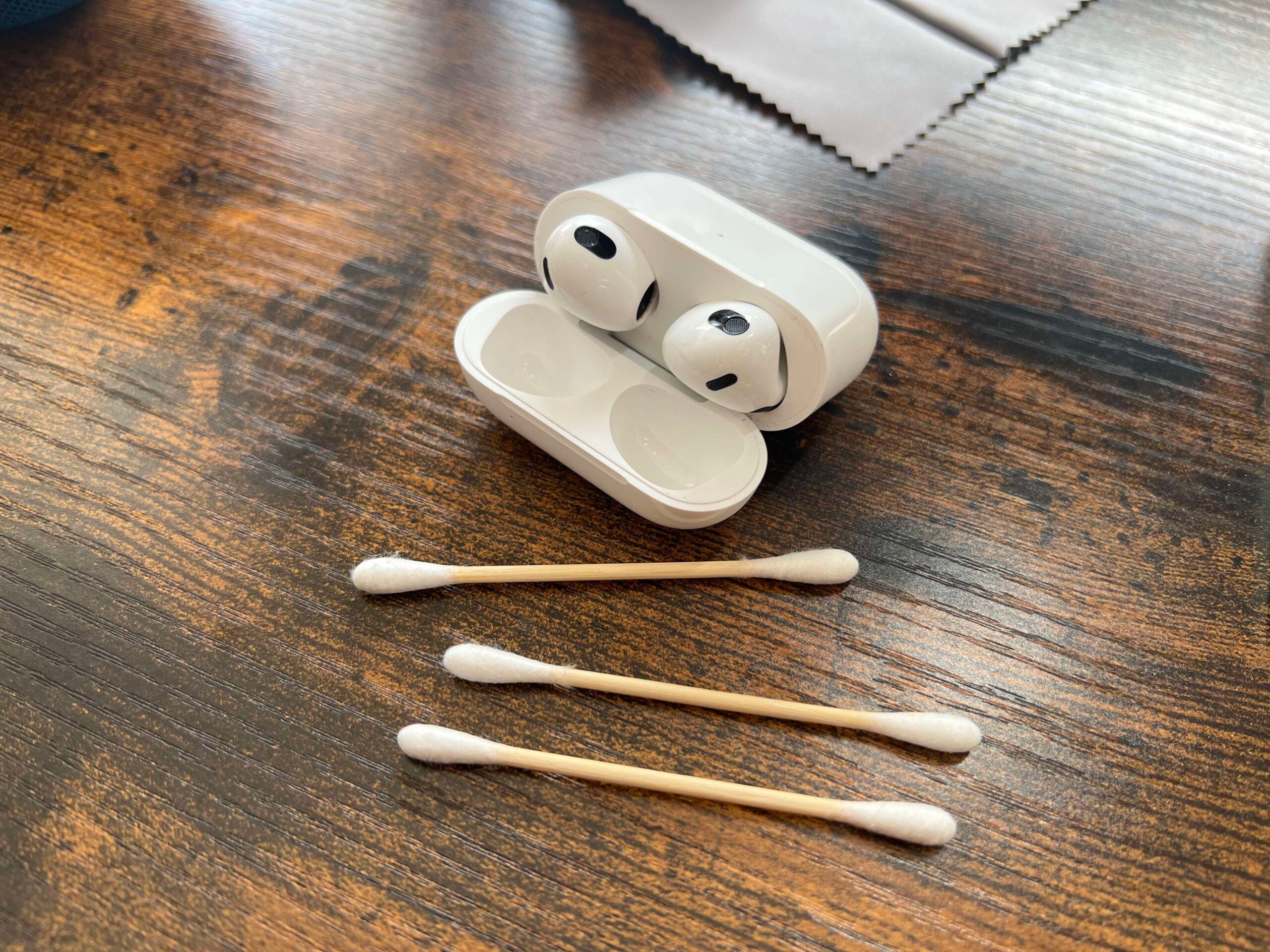 AirPods cleaning use a stick