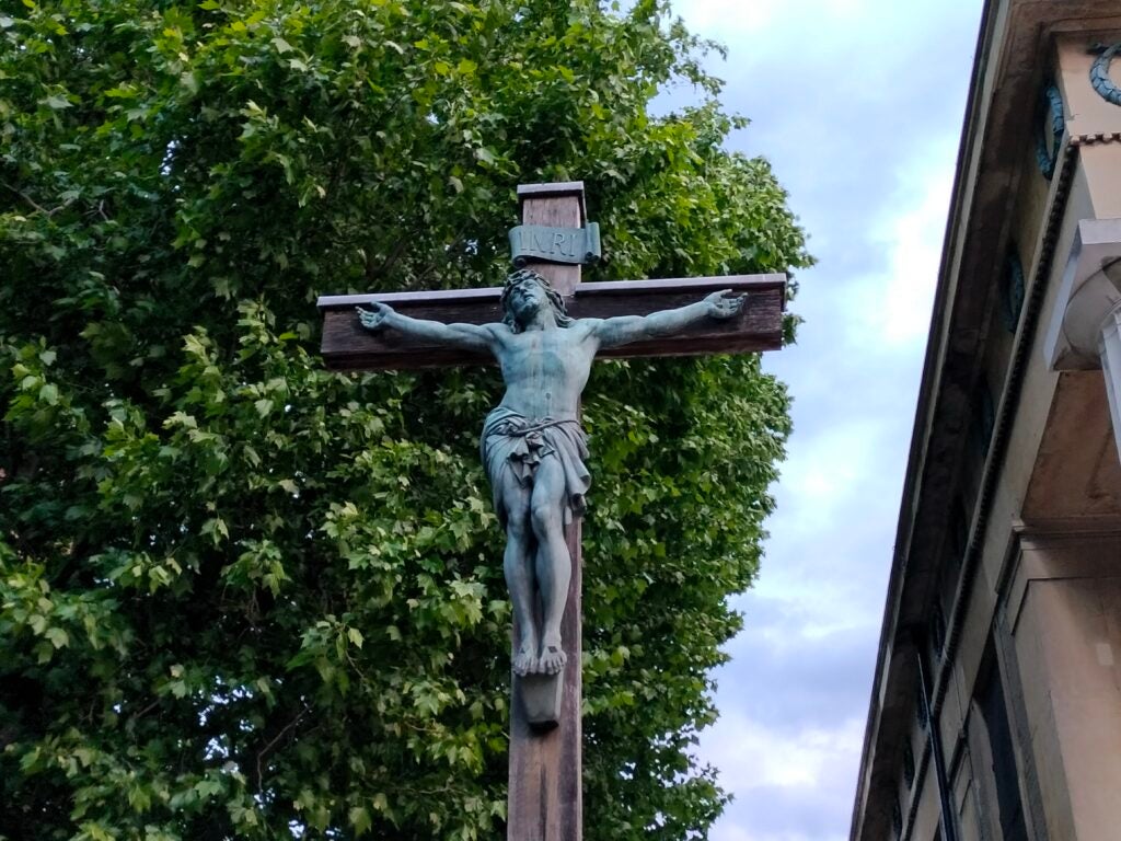OnePlus Nord CE 2 Lite 5G image of a crucifix at 2x digital zoom