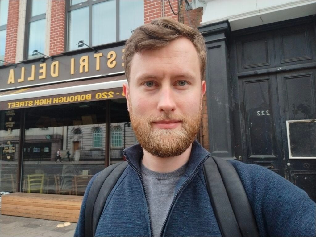 OnePlus Nord CE 2 Lite 5G selfie picture, no bokeh effect