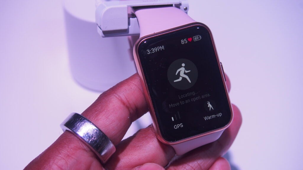 La pantalla del Huawei Watch Fit 2 muestra las opciones de carrera