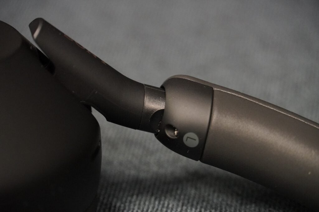 Sony WH-1000XM5 headphones slider design