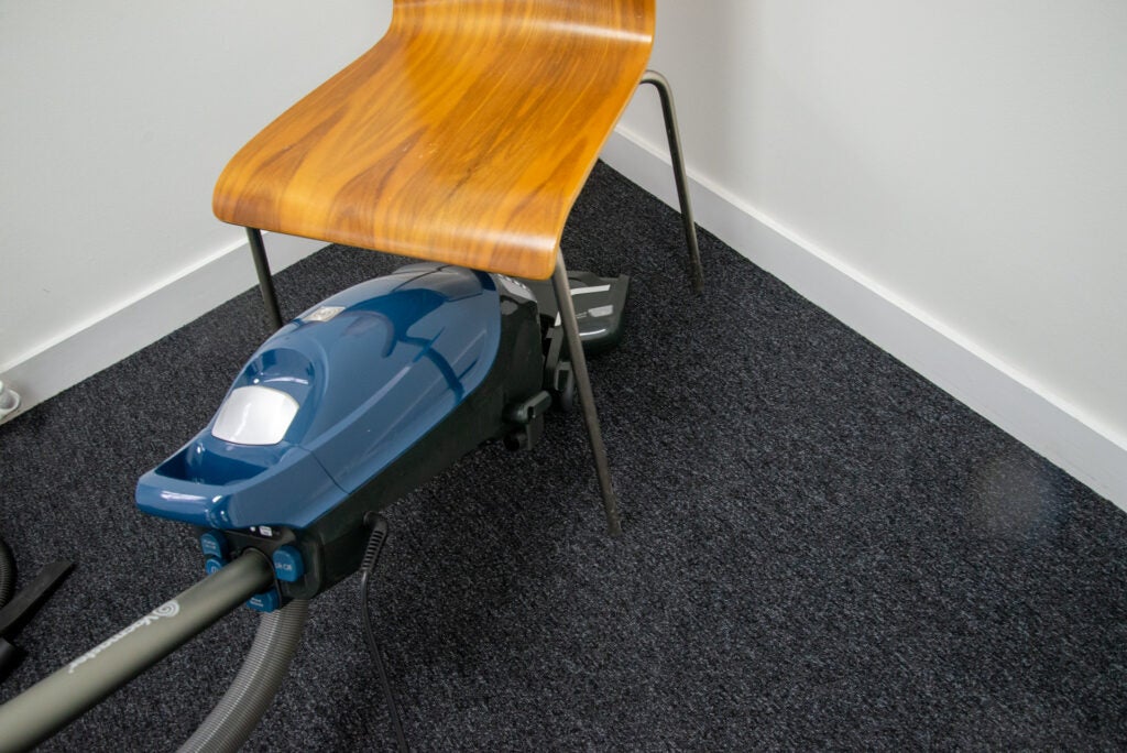 Vacmaster Captura cleaning under a chair