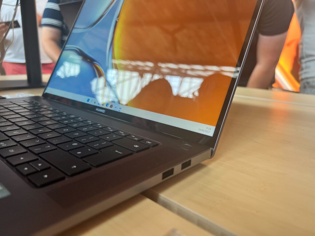 Ports on the matebook 16s hands on