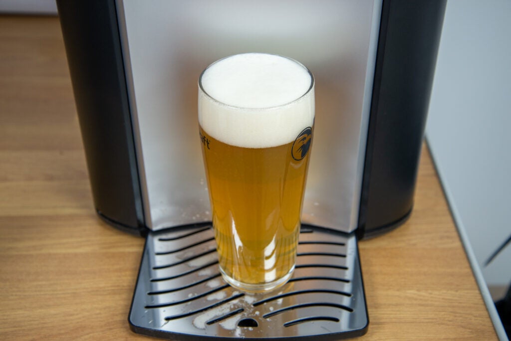 Philips PerfectDraft Pro fresh pint of beer