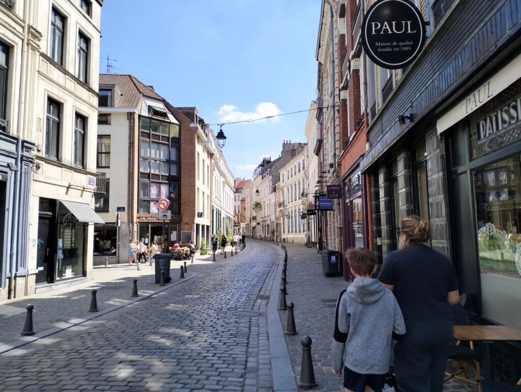 Realme 9 5G street in Lille