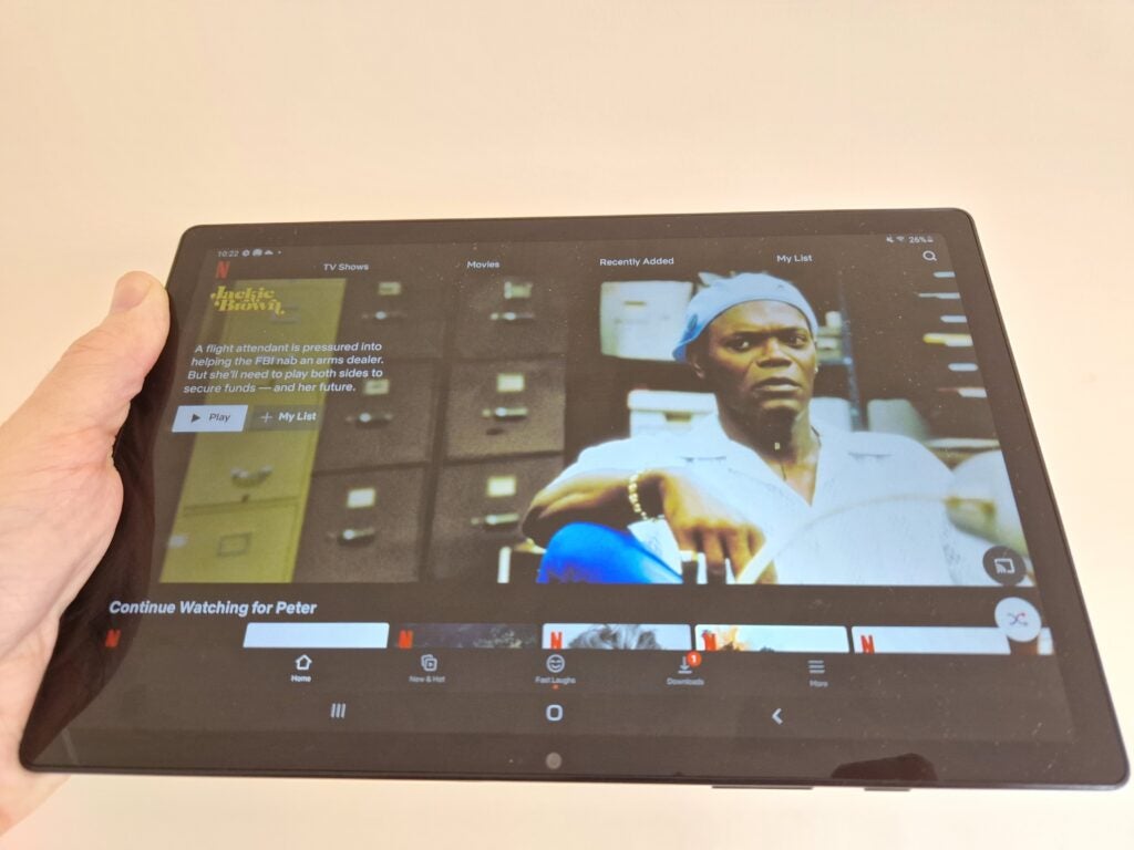 Samsung Galaxy Tab A8 jugando Netflix