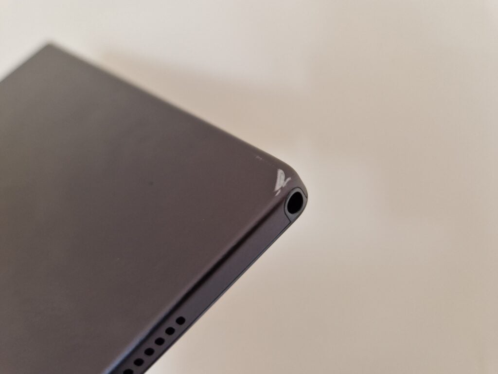 Samsung Galaxy Tab A8 headphone jack and scuff
