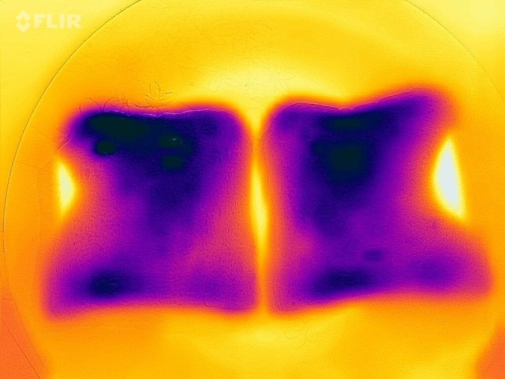 Heatmap of frozen bread after 30 seconds in the Smeg MOE34CXIUK