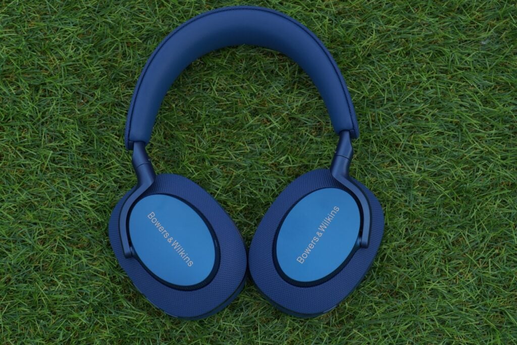 Bowers Wilkins Px7 S2 on grass