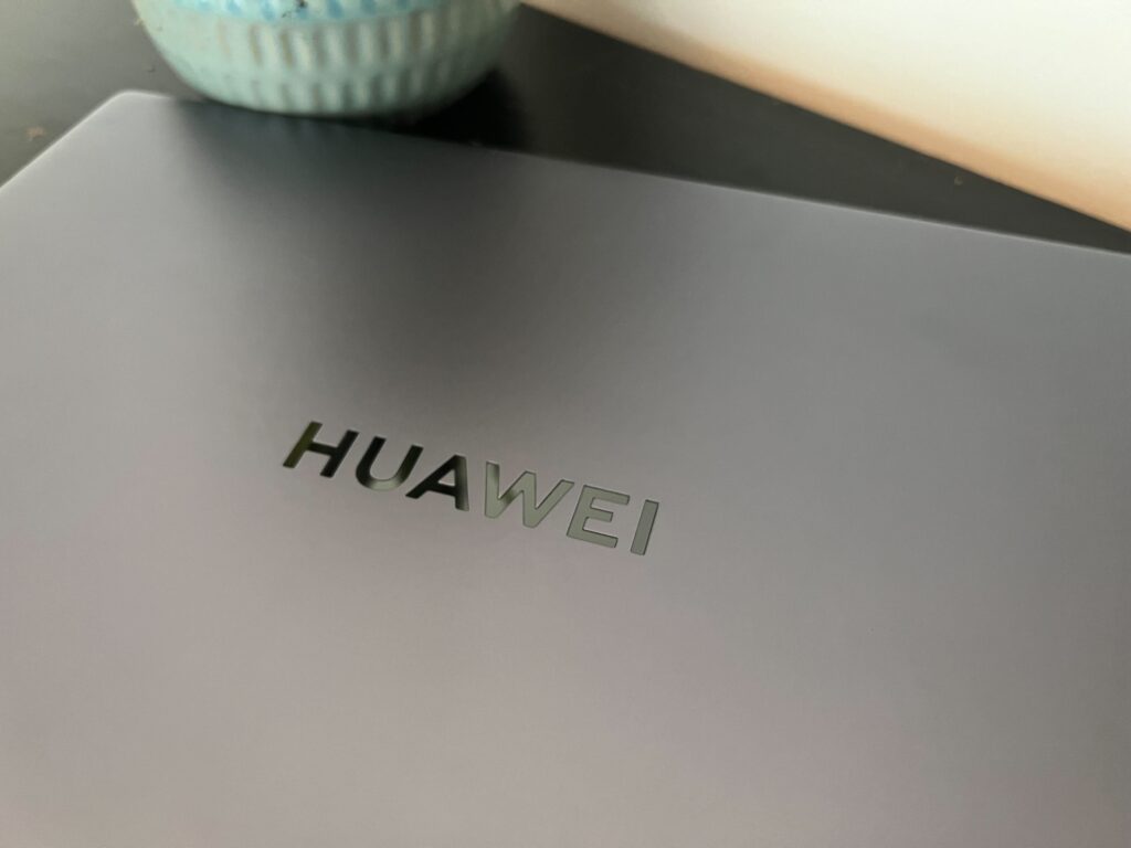 The Huawei branding on the lid