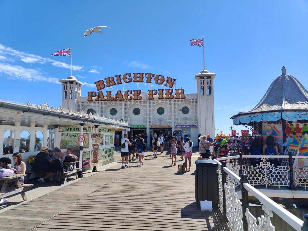 OnePlus 10T main camera image of Brighton Palace Pier