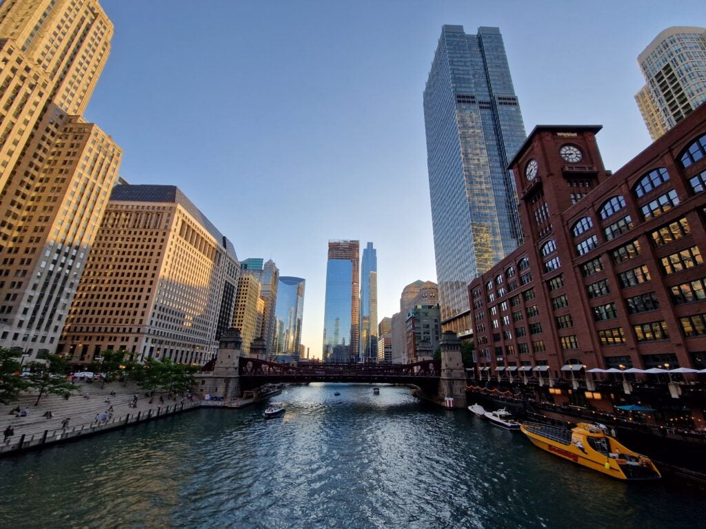 Samsung Galaxy S22 ultrawide image of river in Chicago