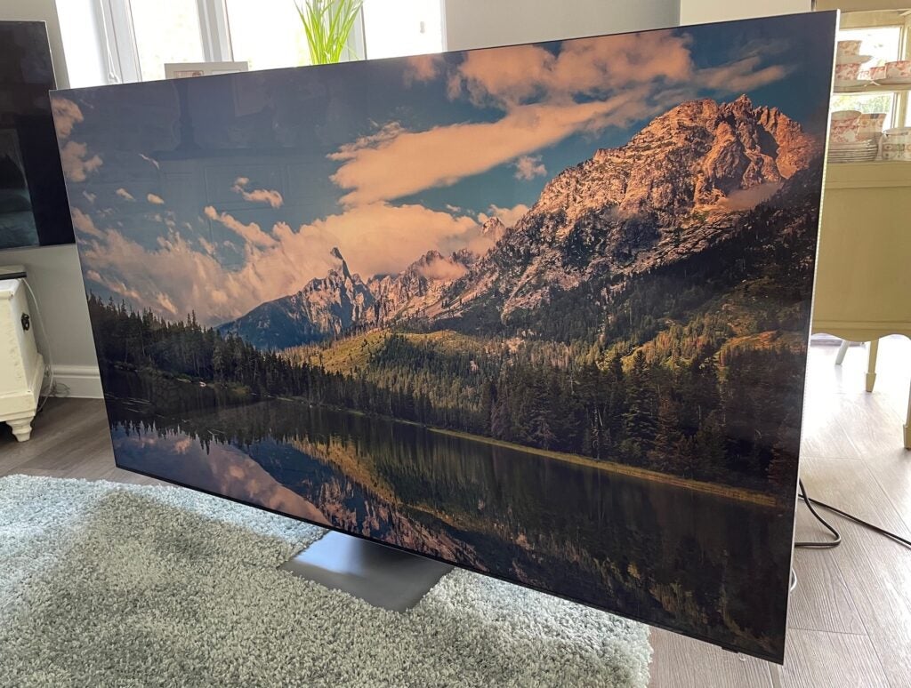 The Samsung QE75QN900B's screen frame is so slim you can barely see it