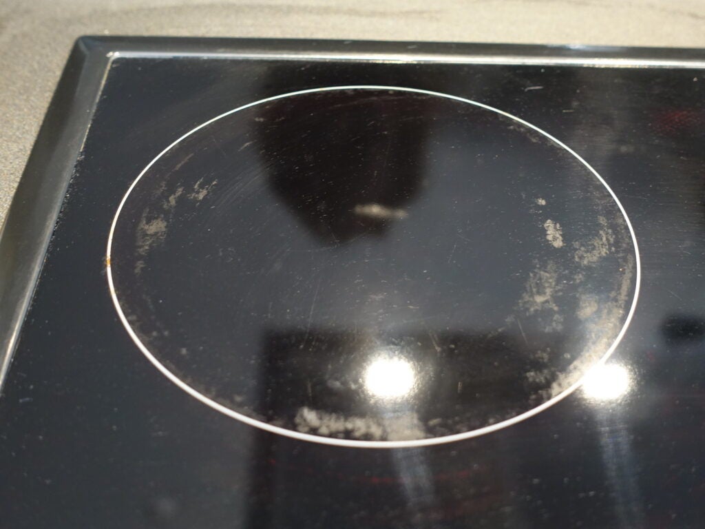 Ceramic hob after being cleaned with the Swan Lynsey handheld steam cleaner