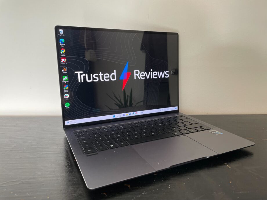 The MateBook X Pro 2022 12th gen with a TR background