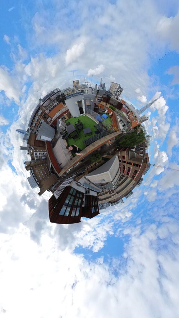 A globe view picture from the Insta360 One RS 1-inch 360 Edition