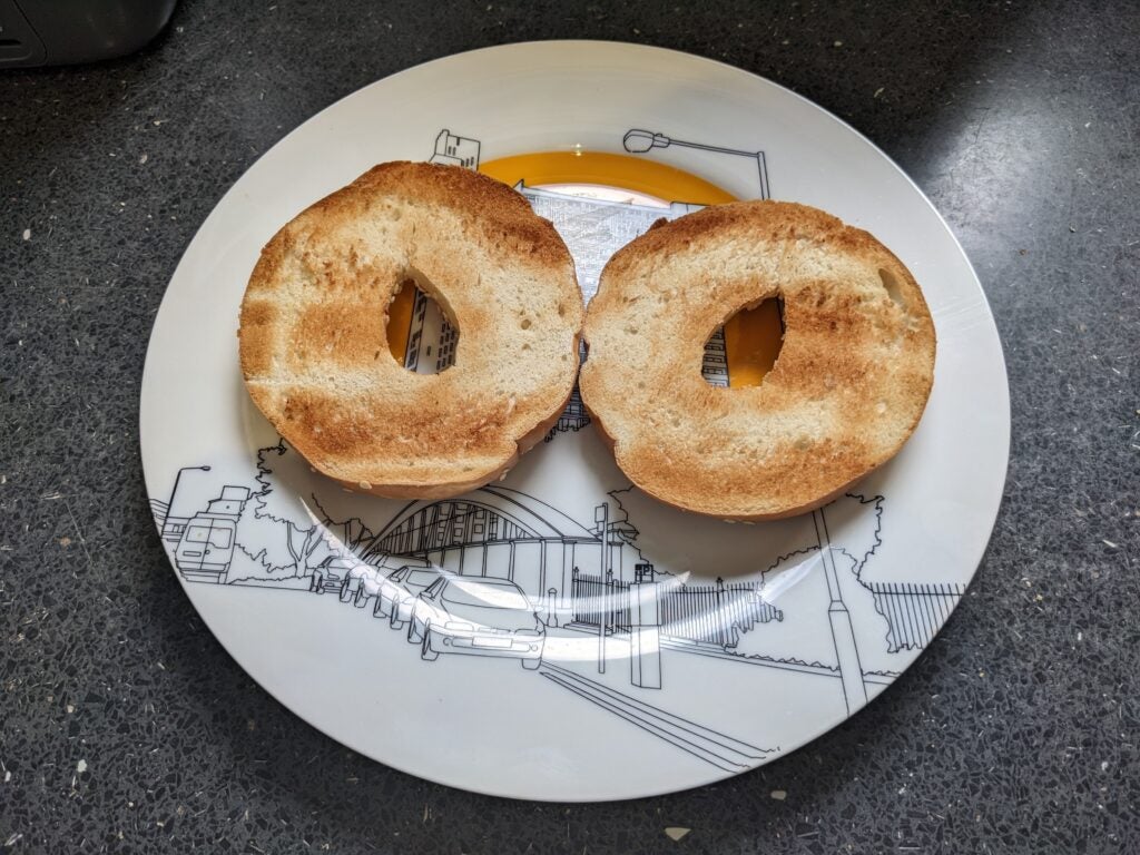 Two nicely browned sides of a bagel, toasted with the Zwilling Enfinigy 2 Short Slots
