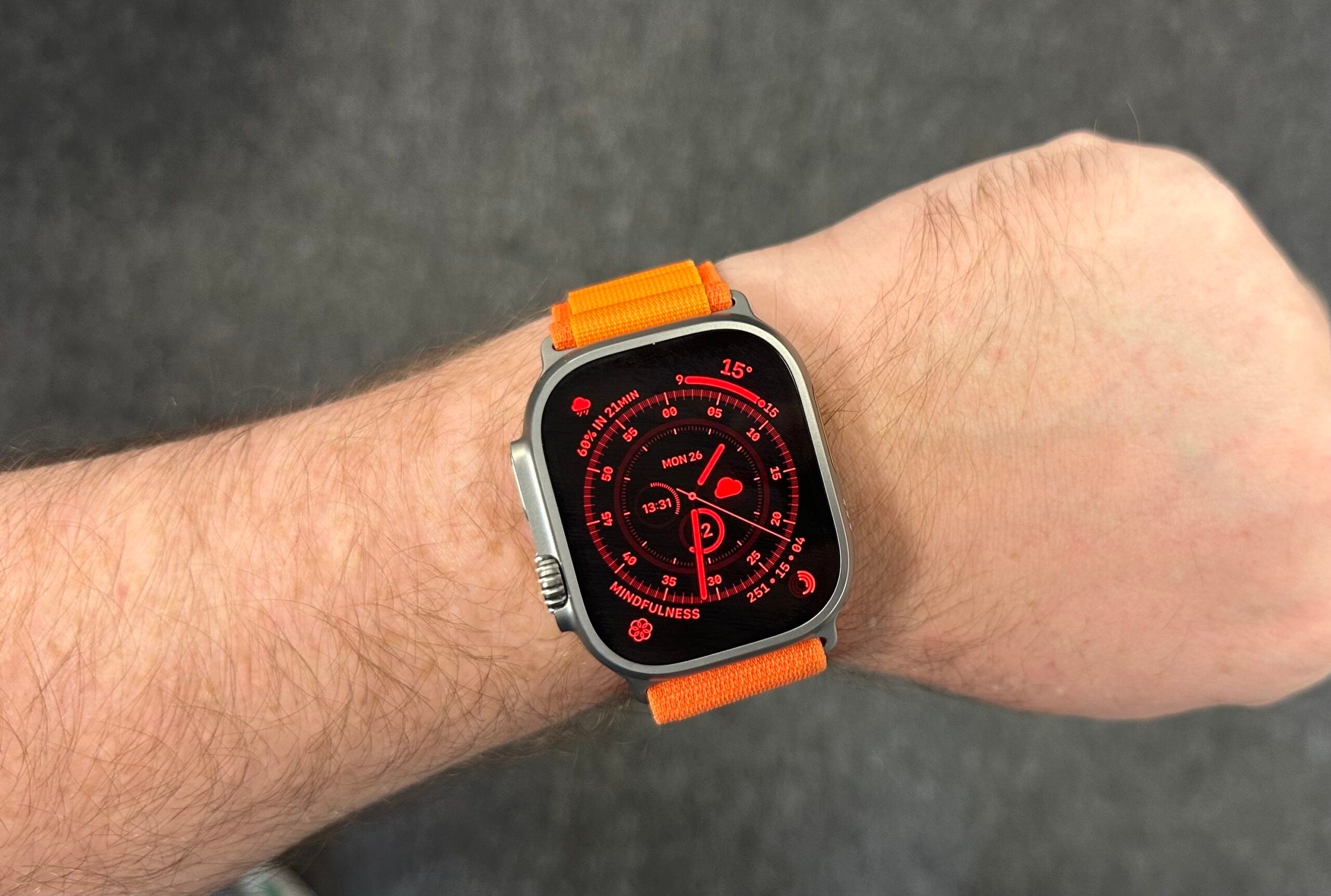 Apple Watch Ultra でナイトモードを有効にする方法