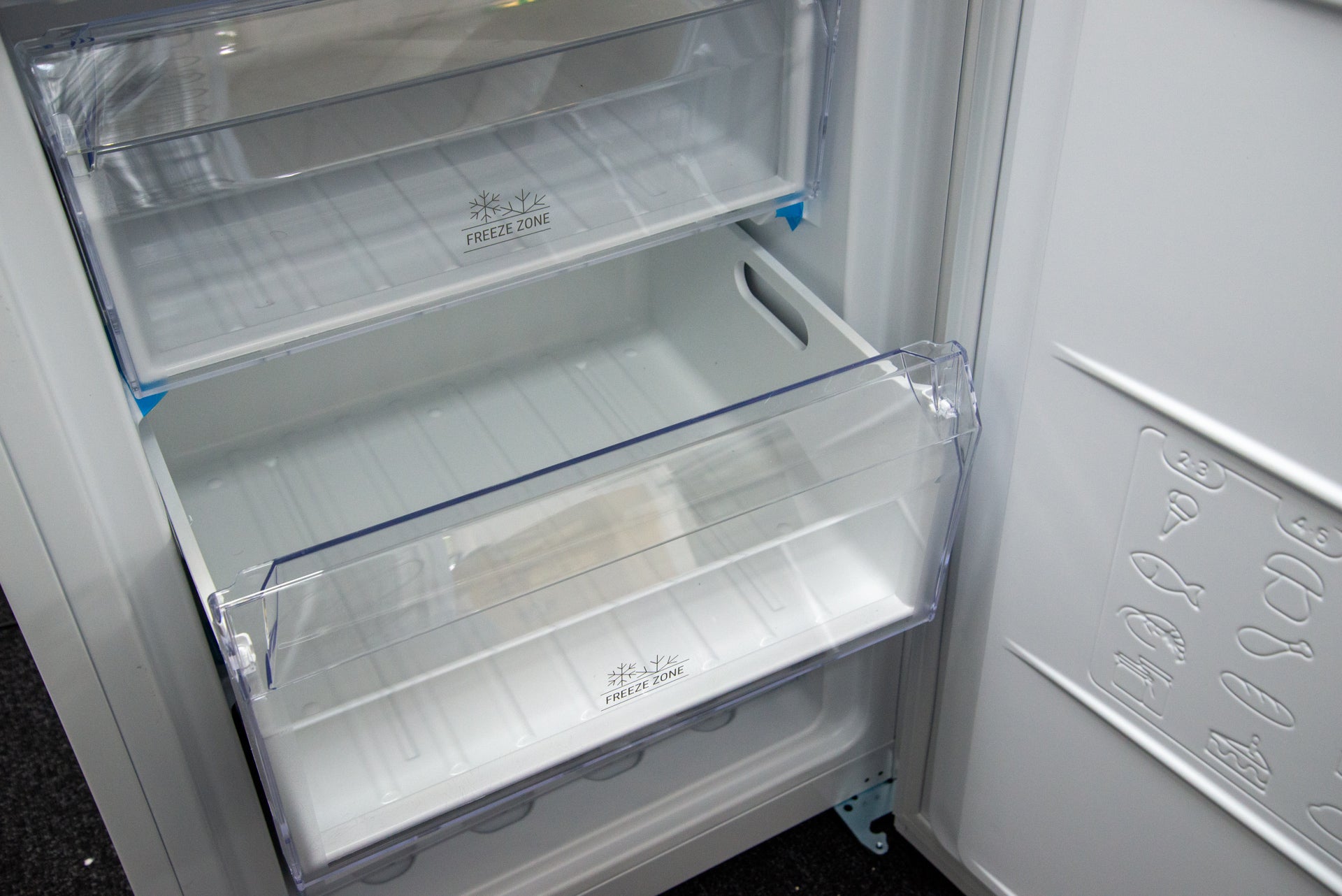 Hotpoint H7X 83A W freezer drawer