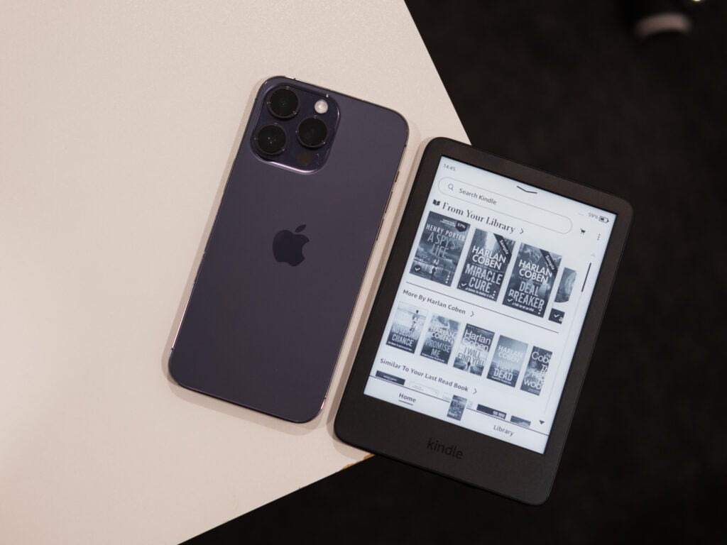 The Kindle 2022 next to the iPhone 14 Pro Max