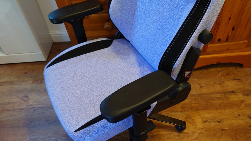 The Secretlab Titan Evo 2022 armrests and seat viewed from above