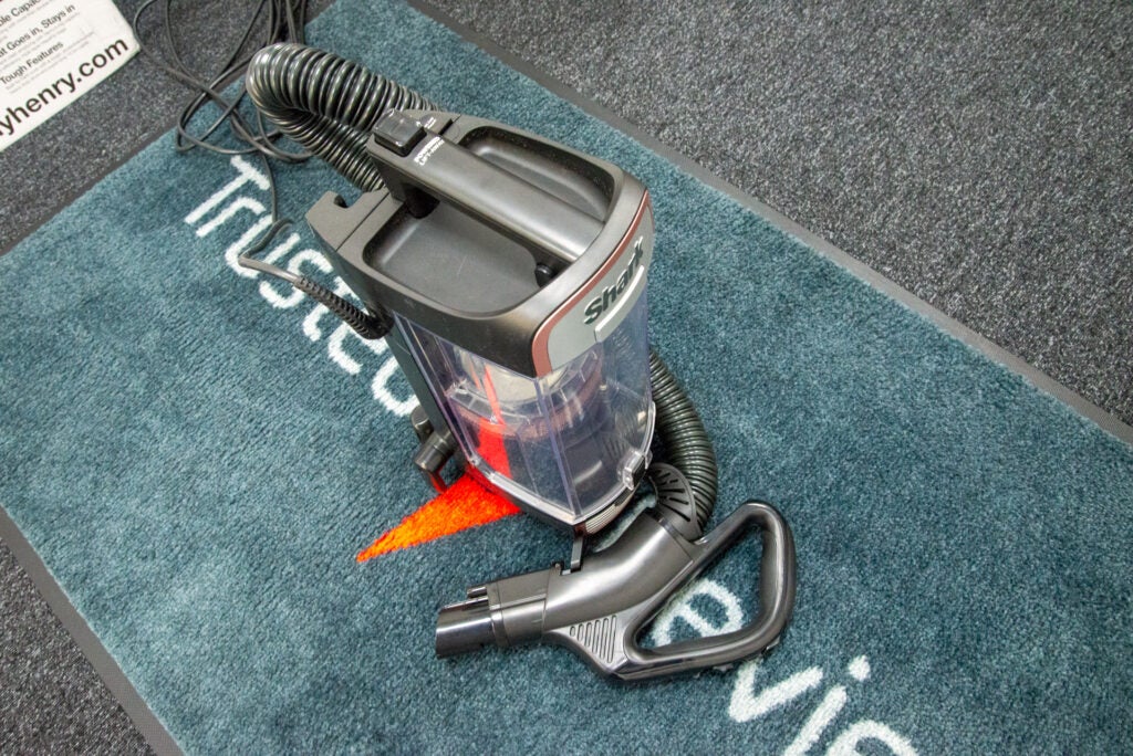 Shark Stratos Pet Pro Anti Hair Wrap Plus Anti-Odor Upright Vacuum NZ860UKT Lift-Away