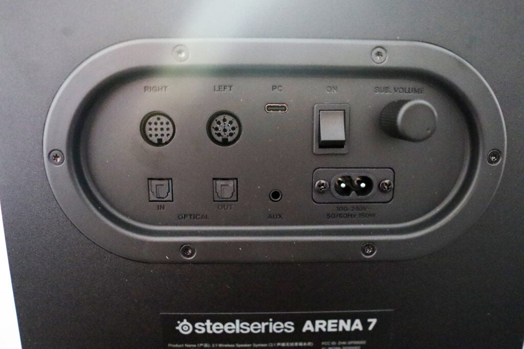 The rear of the SteelSeries Arena 7