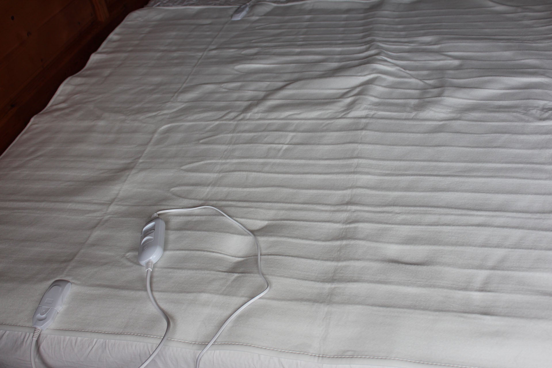 Vonhaus King Size Electric Blanket fitted to bed