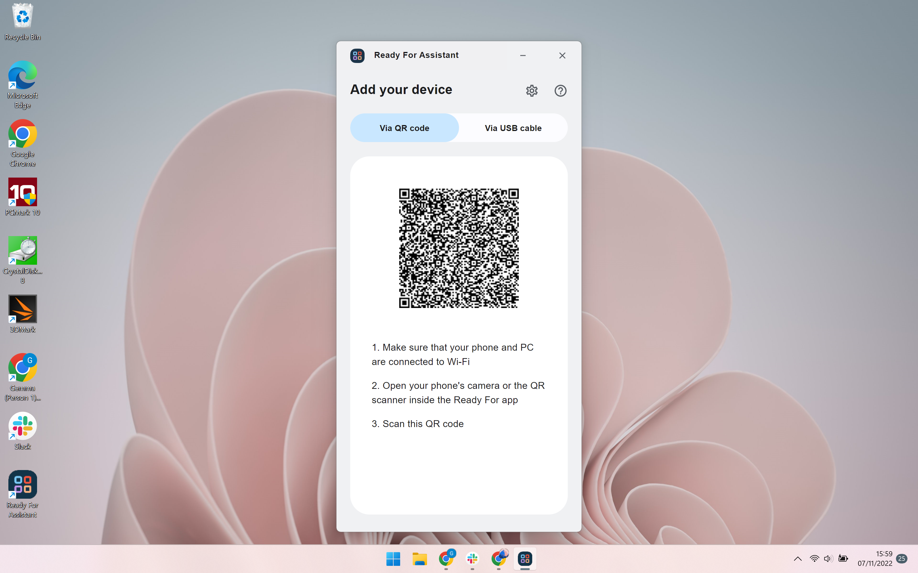 How to connect the Motorola Razr to a display using Ready For