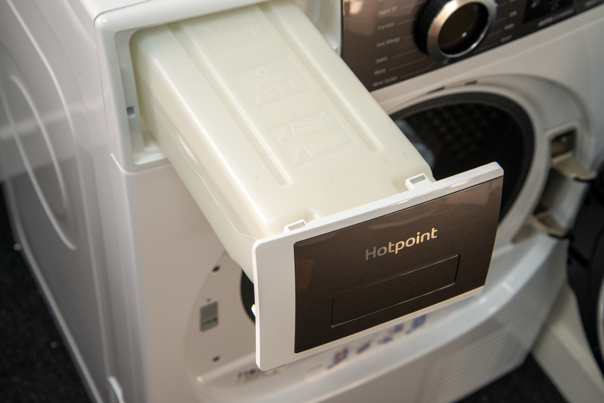 The Hotpoint H8 D93WB UK's water container
