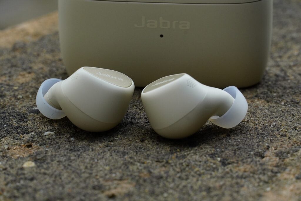 Jabra Elite 5 earphone shape