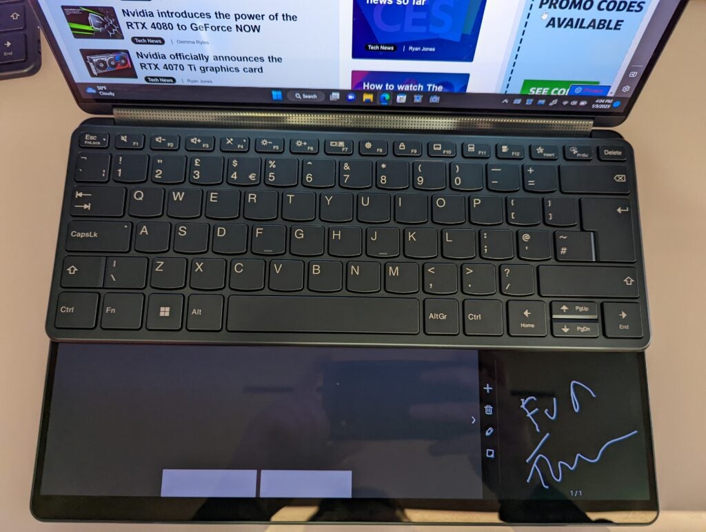 The Bluetooth keyboard ontop of the bottom screen