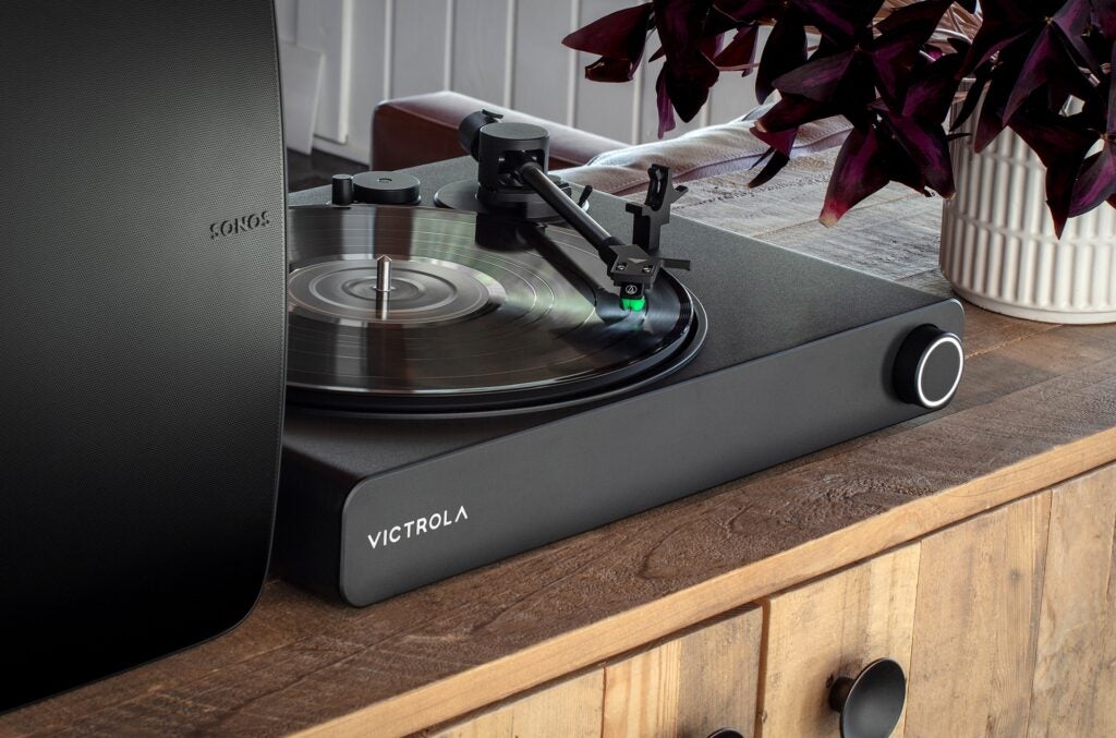 The Victrola Stream Onyx turntable is tailor made for your Sonos speakers