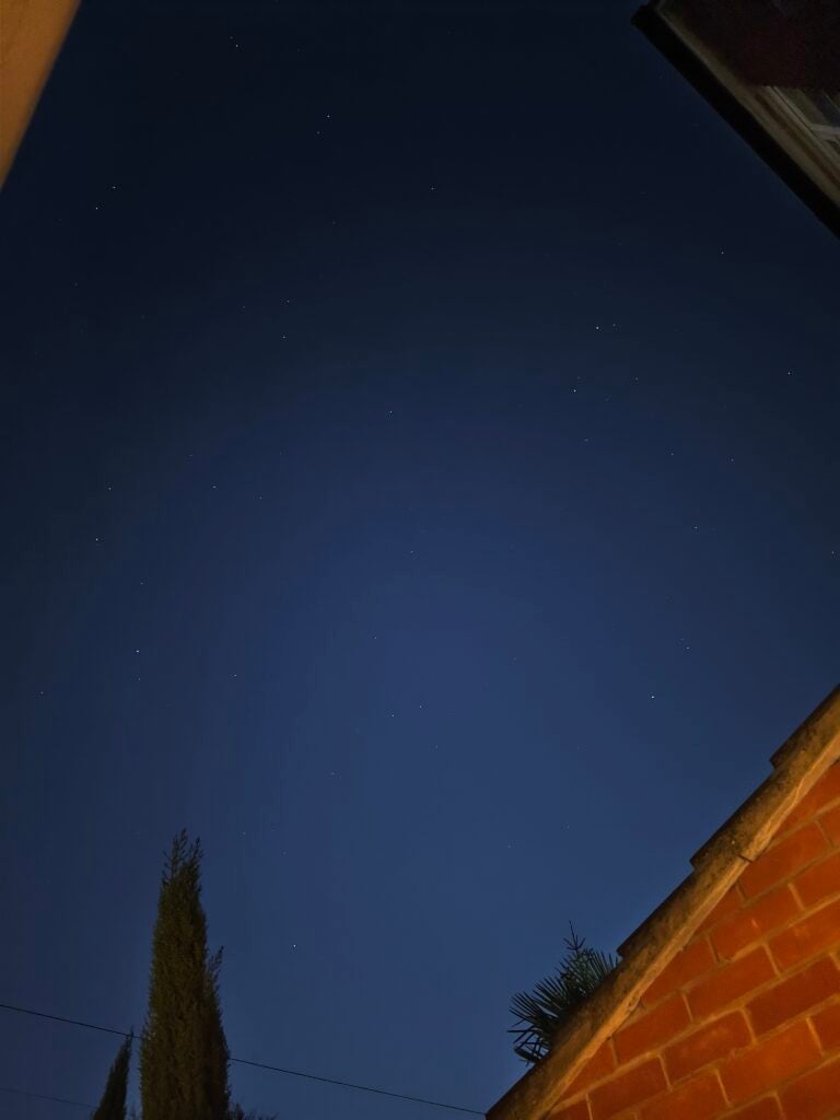 Night sky photo showcasing Vivo X90 Pro camera capabilities.