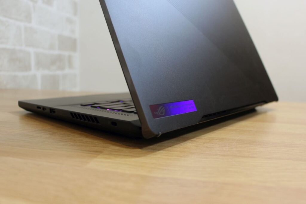 Asus ROG Zephyrus M16 2023 lid on the rear