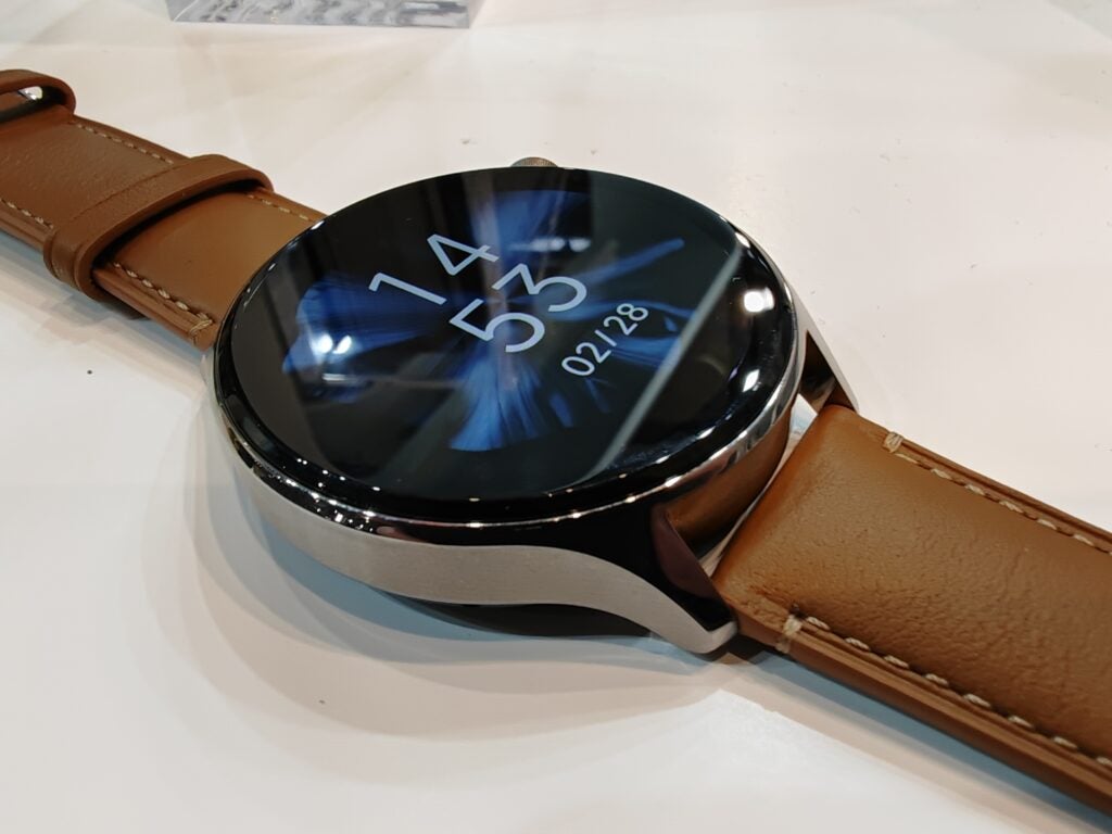 Коричневый кожаный вариант Xiaomi Watch S1 Pro.