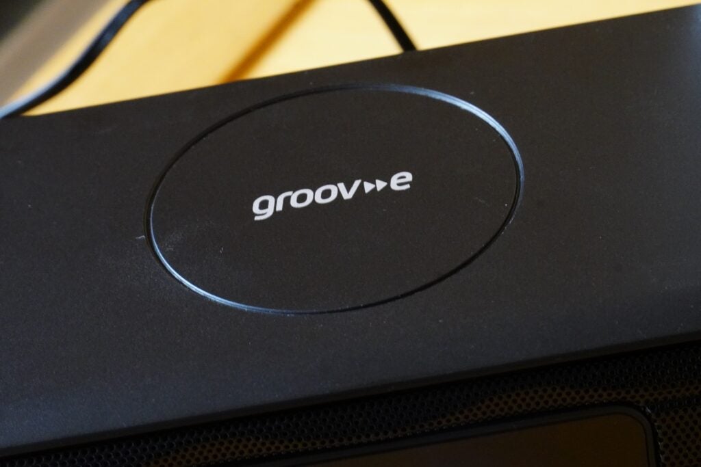 Groov-e wireless charging plate