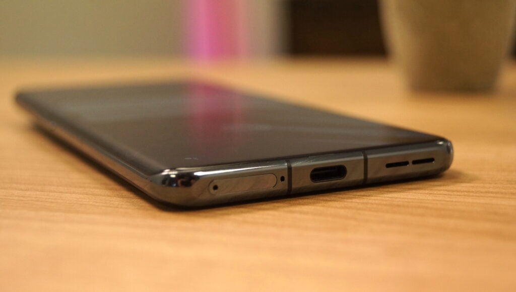 OnePlus 11 USB-C charging port
