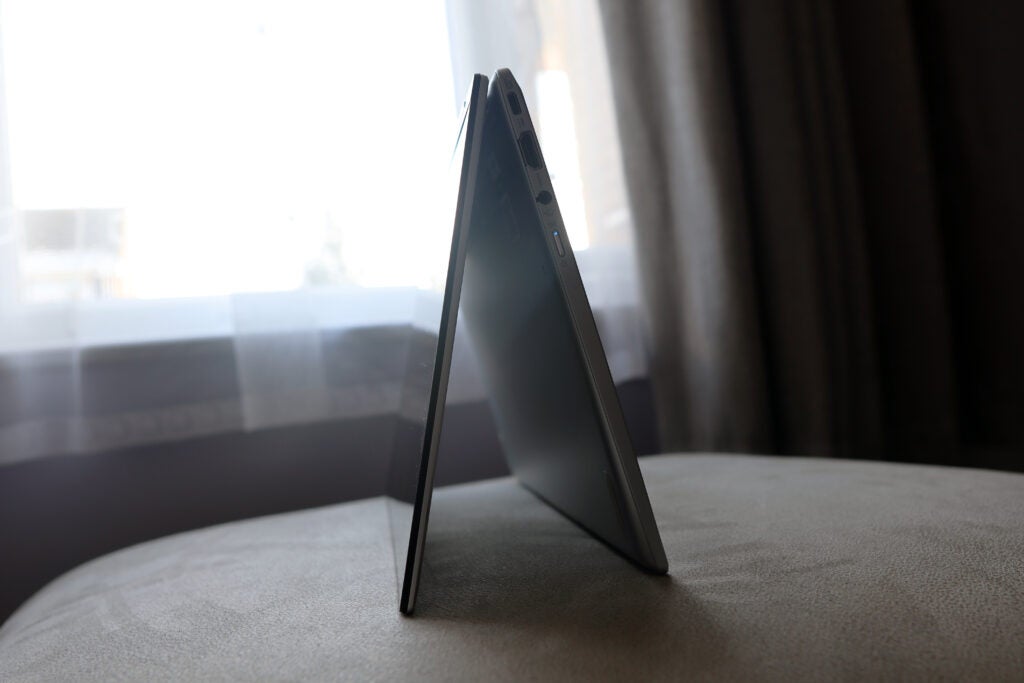 Acer Chromebook Spin 514 dilipat ke belakang seperti tablet