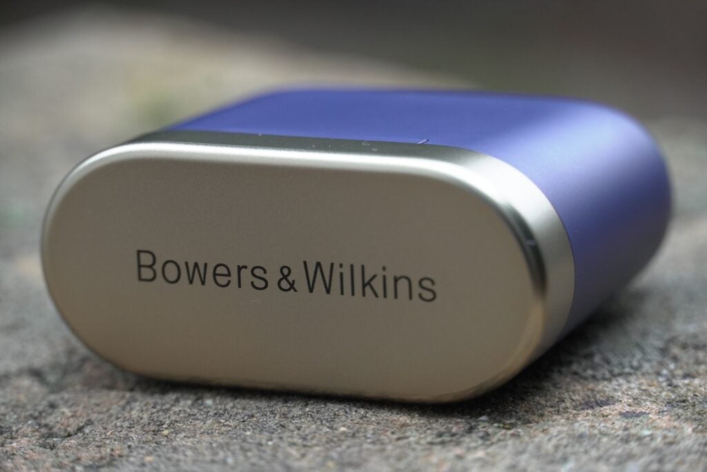 Bowers Wilkins Pi7 S2 charging case