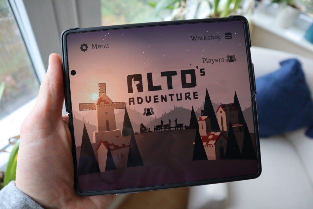 Playing a spot of Alto's Adventure on the Honor Magic Vs