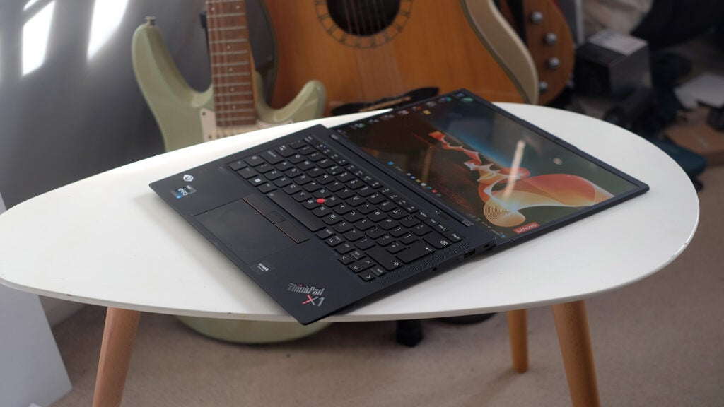 180-degree hinge on the Lenovo ThinkPad X1 Carbon Gen 10