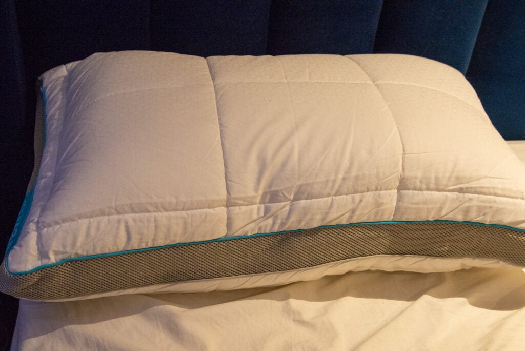 Simba Hybrid Firm Pillow hero