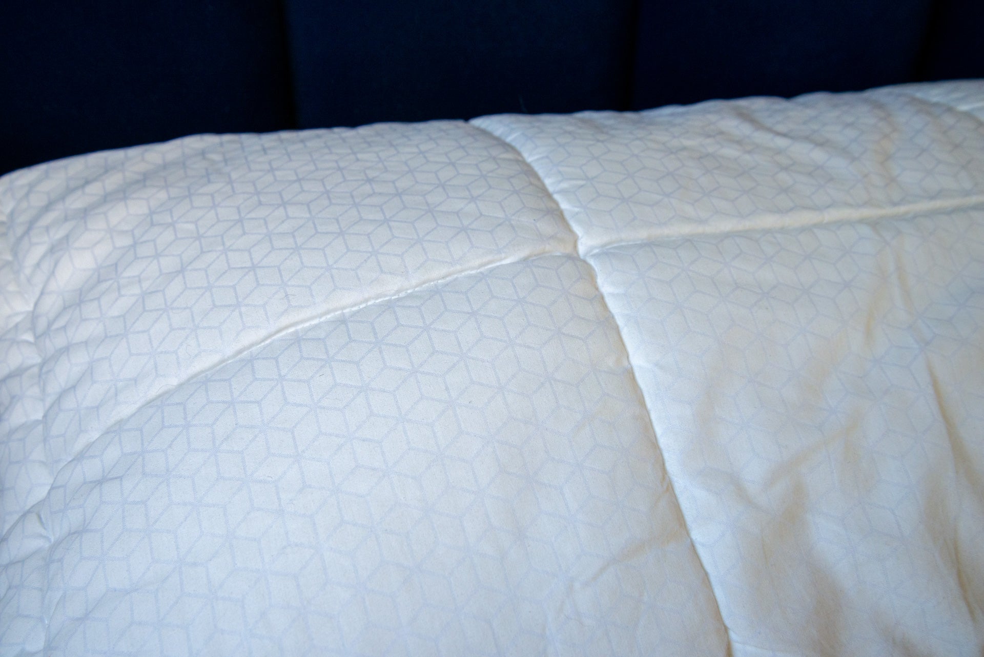 Simba Hybrid Pillow fabric close up