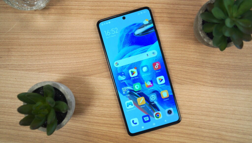 Xiaomi Redmi Note 12 Pro 5G on a table