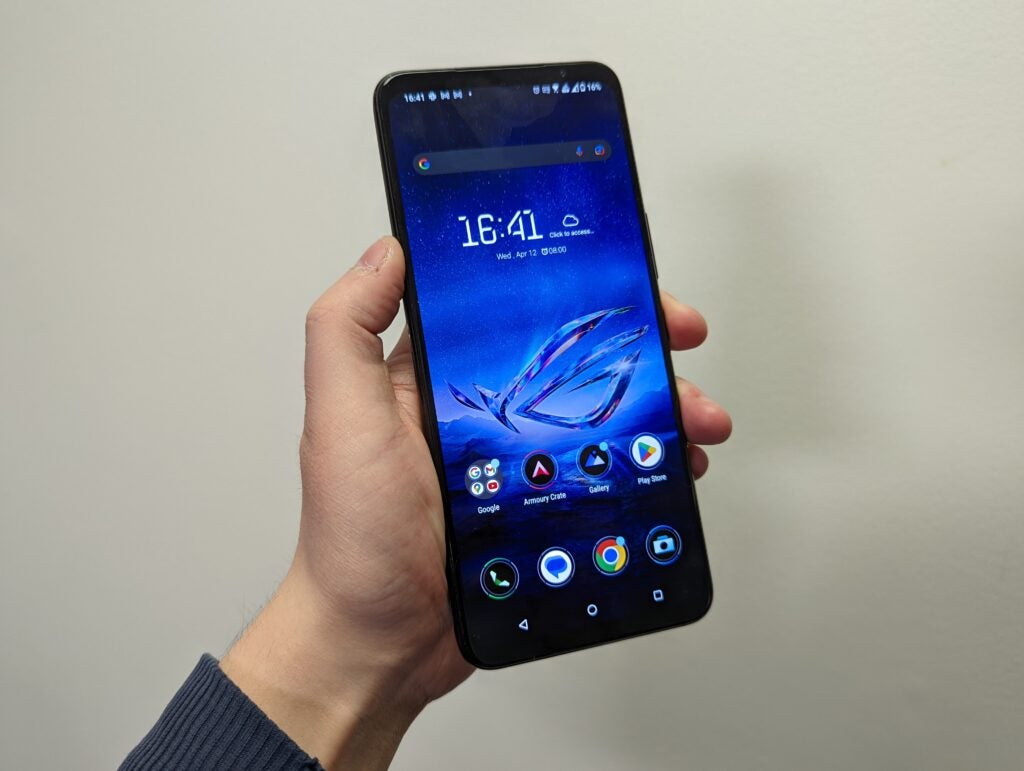 The Asus ROG Phone 7 Ultimate in hand