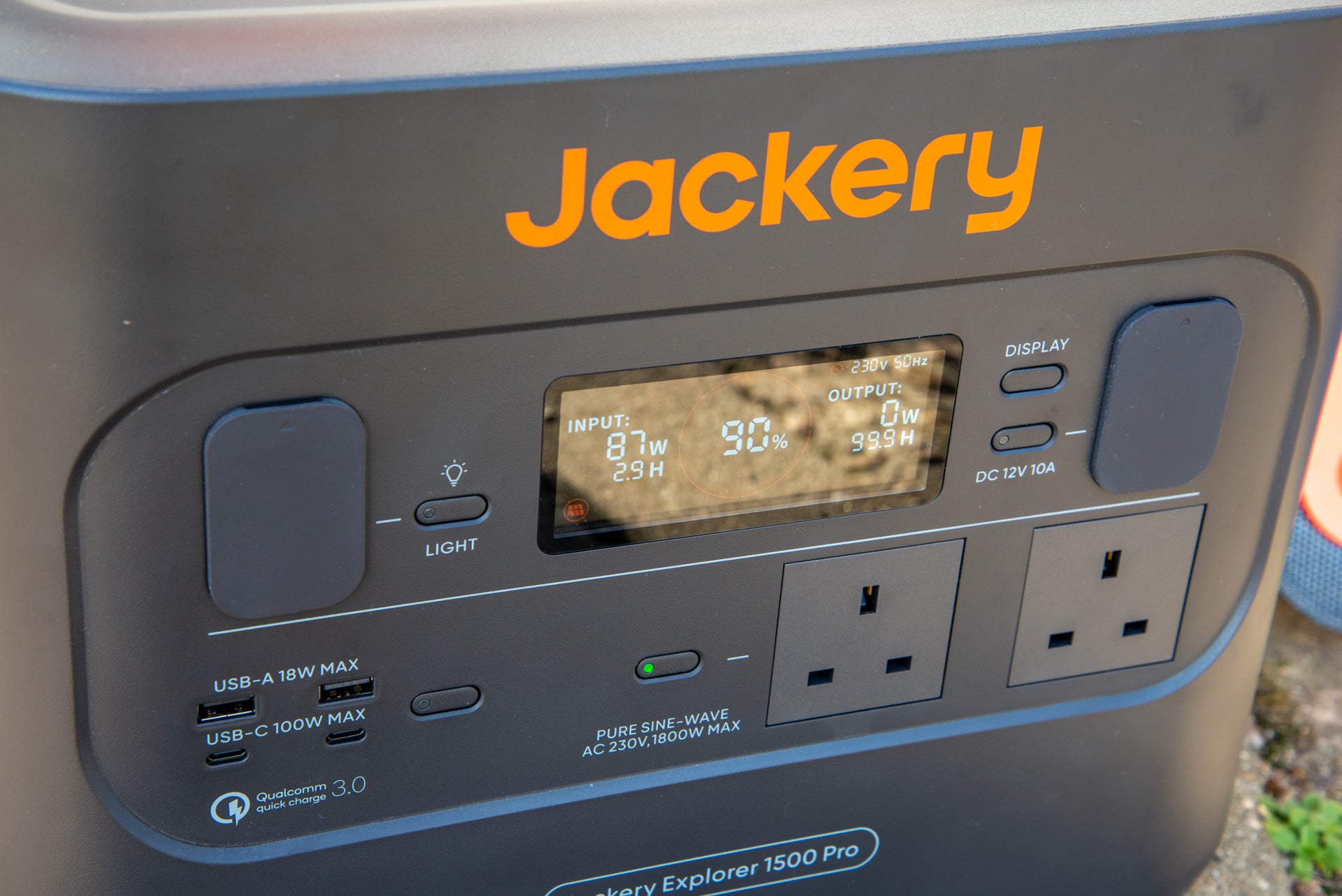 Jackery Explorer 1500 Pro display