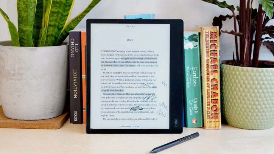 Kobo Elipsa 2E and Stylus 2 with annotations on-screen