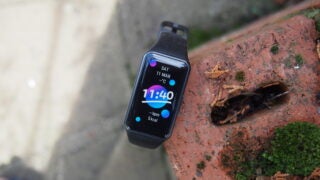 The Honor Band 7 features a bright OLED panel that's easy to see outdoors